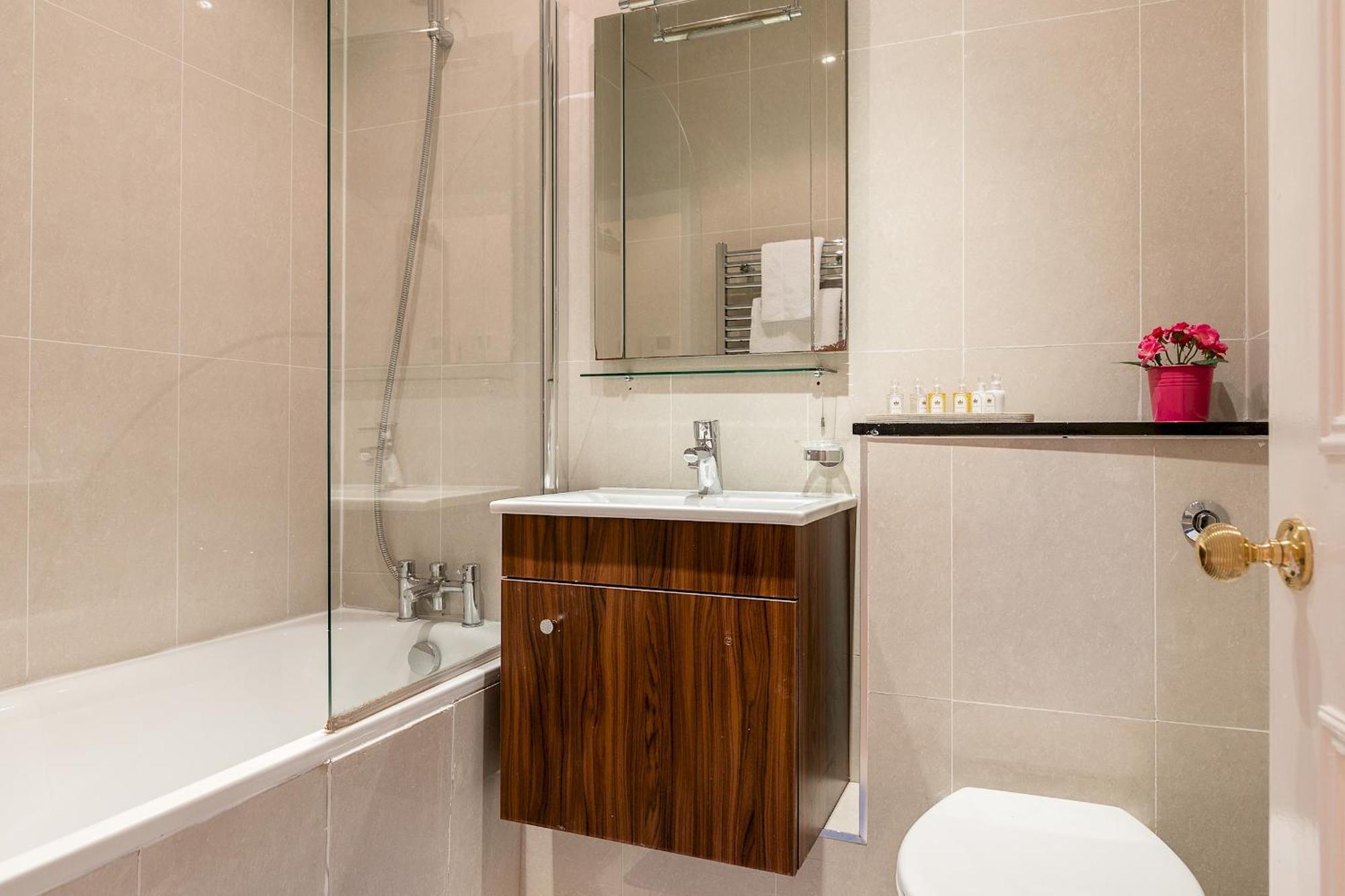 Picktheplace Lancaster Gate Londen Buitenkant foto