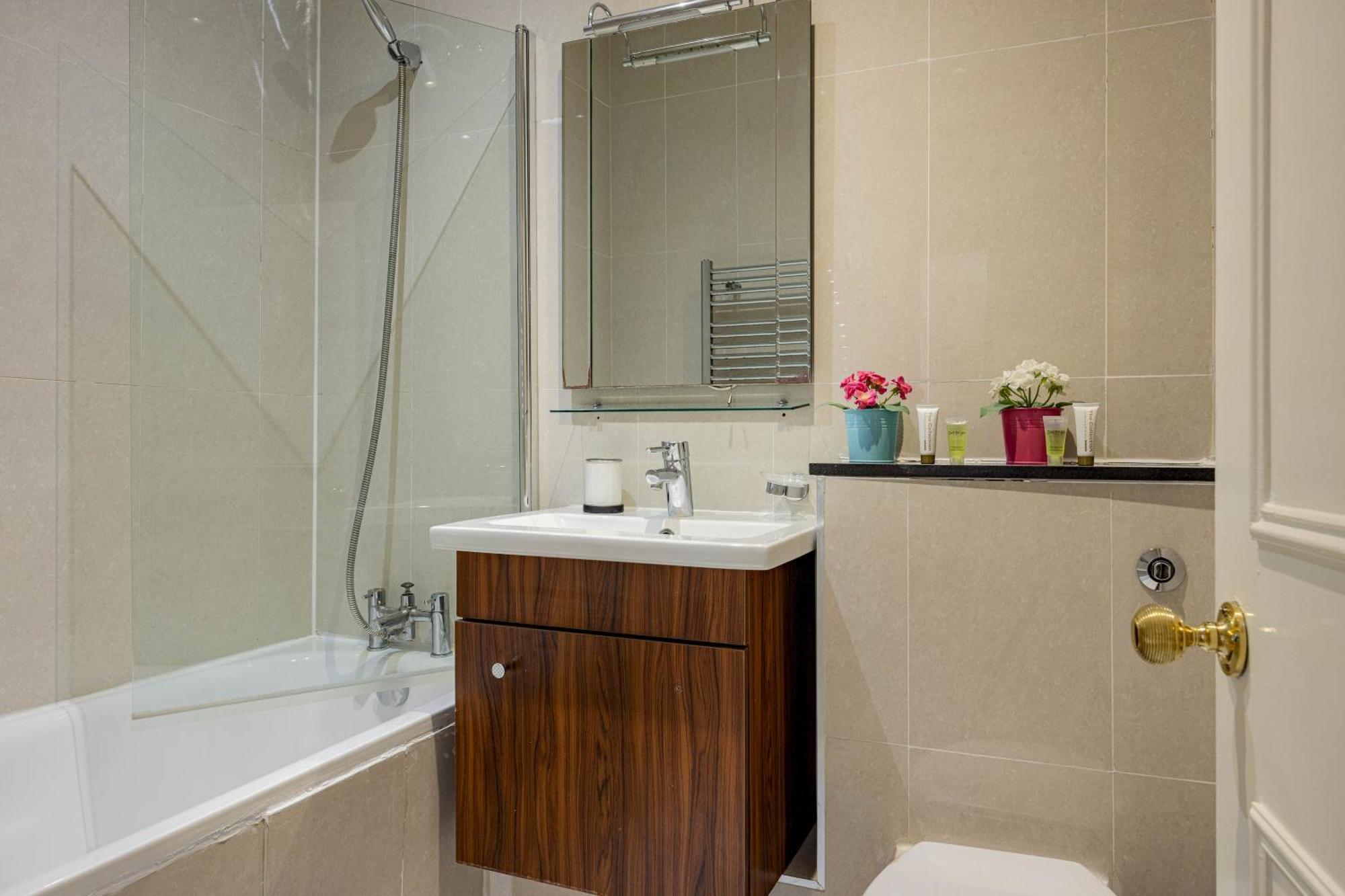 Picktheplace Lancaster Gate Londen Buitenkant foto